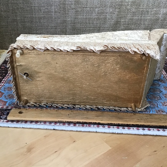 Vintage Small Jewelry Music Box - Picture 3 of 16